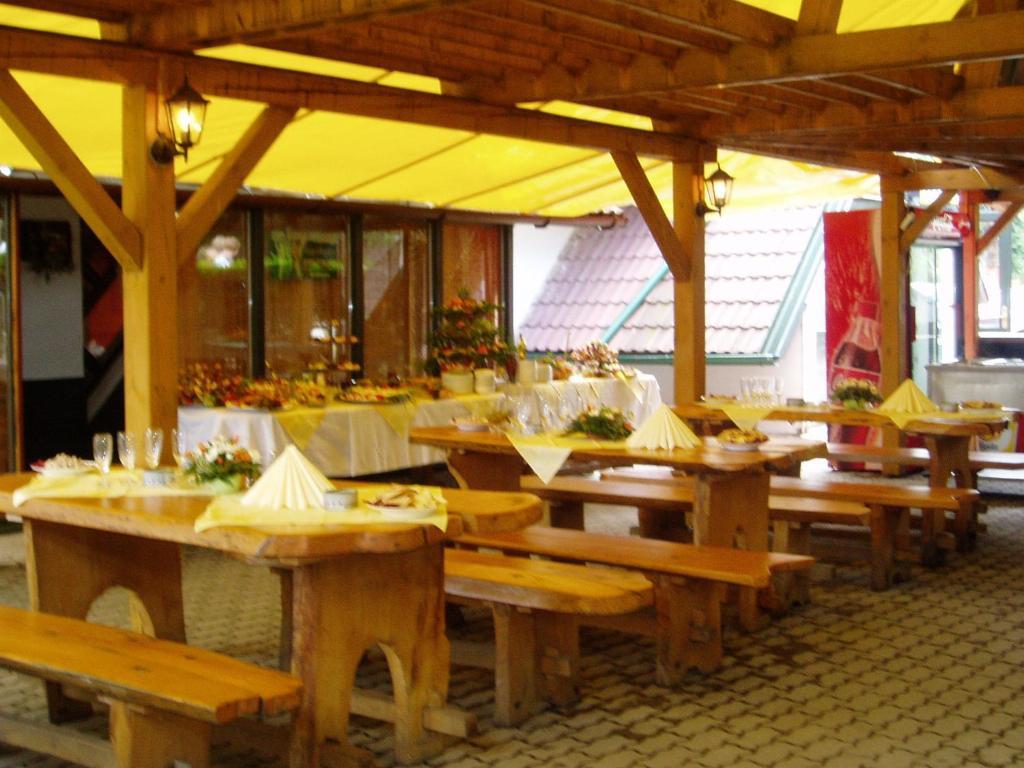 Penzion Horal Osek  Buitenkant foto